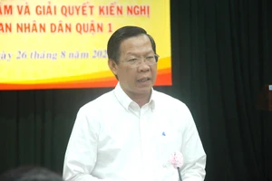 Chủ tịch UBND TP.HCM Phan Văn Mãi phát biểu định hướng tại buổi làm việc. Ảnh: LÊ THOA