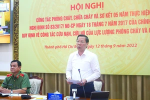 Chủ tịch UBND TP.HCM Phan Văn Mãi phát biểu tại hội nghị trực tuyến. Ảnh: TUYẾT DÂN