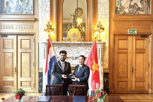 TP.HCM đề nghị TP Rotterdam tham gia lập quy hoạch cảng Cần Giờ