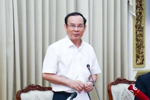 Bí thư Thành uỷ TP.HCM Nguyễn Văn Nên phát biểu tại phiên họp. Ảnh: T.THẢO