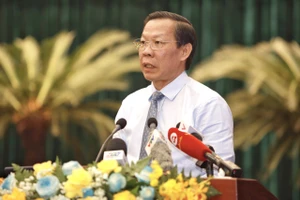 Chủ tịch TP.HCM đề nghị chấm dứt tình trạng đùn đẩy trong tham mưu, phối hợp