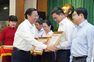 Chủ tịch Phan Văn Mãi: Gắn đầu tư công vào xếp loại cán bộ