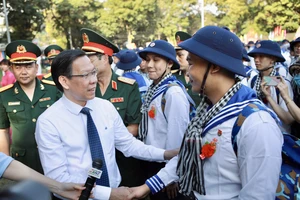 Hàng ngàn thanh niên TP.HCM hồ hởi lên đường nhập ngũ