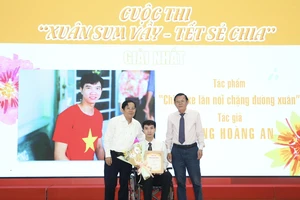 9 tác phẩm đoạt giải 'Xuân sum vầy - Tết sẻ chia' của báo Người Lao Động