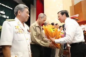 Chủ tịch TP.HCM: Chăm lo cho gia đình chính sách 'bao nhiêu cũng chưa đủ'