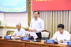 Chủ tịch Phan Văn Mãi khuyến khích báo chí phản ánh việc lạm thu ở trường học