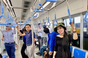 10 giờ ngày 22-12, 14 nhà ga metro số 1 đồng loạt đón khách 