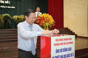 Các Đại biểu HĐND TP.HCM ủng hộ hơn 893 triệu đồng cho đồng bào bị thiệt hại do bão số 3