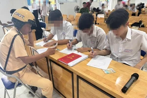 Công an huyện Củ Chi tạm giữ 66 xe máy của học sinh đang đậu trong bãi xe nhà trường