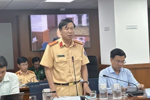 Lãnh đạo Phòng CSGT nói người dân TP.HCM đã nghiêm túc chờ đèn đỏ...