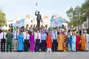 Nhiều lãnh đạo, nguyên lãnh đạo dự lễ tôn vinh 60 cá nhân tiêu biểu vì sự phát triển TP.HCM