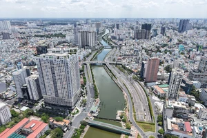 Cư dân chung cư quận 8 nhắn tin phản ánh đến Phó Bí thư Thành ủy TP.HCM Nguyễn Thanh Nghị