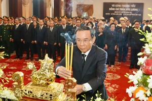 Chùm ảnh: Lễ viếng nguyên Chủ tịch nước Trần Đức Lương tại TP.HCM
