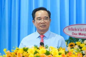 Chủ tịch TP.HCM đề nghị tăng cường kiểm tra công vụ phường, xã mới