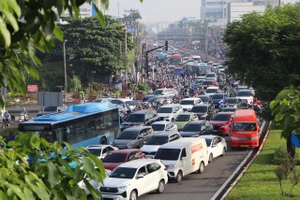 Sở Xây dựng TP.HCM nói về giải pháp giảm kẹt xe ở cầu Bình Triệu