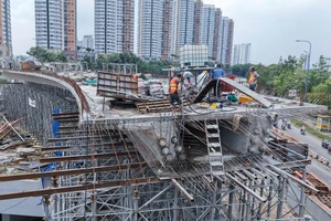 Dự án nút giao An Phú: Xem xét cấm thi công nhà thầu chậm tiến độ