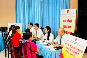 TP.HCM: Cán bộ phường Bình Tân sẽ giải đáp thắc mắc về lĩnh vực đất đai, hộ tịch... cho người dân