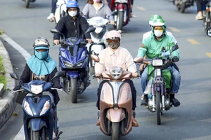 Sở Xây dựng TP.HCM có ý kiến về đề xuất chuyển đổi động cơ xe xăng sang điện 