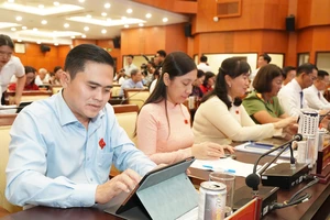 Khẩn trương hoàn thiện hồ sơ trình kỳ họp HĐND TP.HCM cuối tháng 5