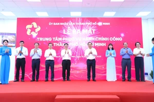 Ra mắt Trung tâm Phục vụ Hành chính công TP.HCM: Bước chuyển từ 'quản lý' sang 'phục vụ'