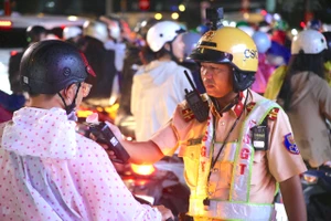 CSGT TP.HCM xử nghiêm vi phạm giao thông dịp Tết Nguyên đán Bính Ngọ