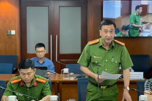 Sau vụ cháy 4 người tử vong, hơn 1.200 hộ dân TP.HCM tháo dỡ 'chuồng cọp'