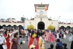 TP.HCM siết chặt kỷ cương công vụ dịp Tết, không tặng quà cấp trên