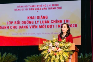 Đảng ủy UBND TP.HCM khai giảng lớp bồi dưỡng lý luận chính trị cho gần 890 đảng viên mới