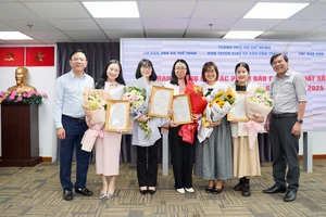 Báo Pháp Luật TP.HCM có 6 tác phẩm xuất sắc viết về TP.HCM được trao thư khen