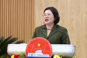 Trang bị lý luận chính trị cho cán bộ đấu tranh với quan điểm sai trái