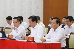 Bí thư TP.HCM Trần Lưu Quang dự hội nghị quán triệt Nghị quyết Trung ương 2 tại đầu cầu TP.HCM