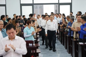 Chủ tịch Quốc hội Trần Thanh Mẫn tiếp xúc cử tri tại TP.HCM