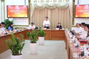 TP.HCM: Xã 200.000 dân chỉ có 50 cán bộ, phường 50.000 dân lại có 70 người