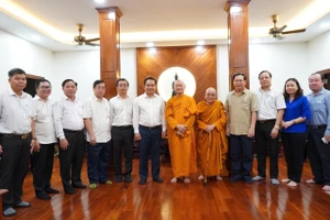 Lãnh đạo TP.HCM thăm, chúc mừng Đại lễ Phật đản