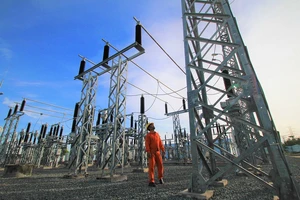 Cấp điện mùa nắng nóng: EVNSPC chú trọng dịch vụ, chăm sóc khách hàng