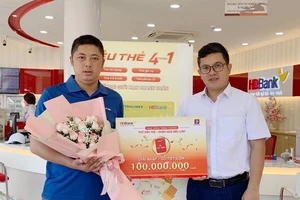 HDBank trao thưởng gần 1 tỷ đồng cho khách hàng may mắn trong chương trình 'Mở Siêu Thẻ - Nhận Quà Siêu Lớn'