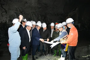 Chủ tịch Ủy ban Quản lý vốn Nhà nước tại doanh nghiệp kiểm tra công trường dự án Thủy điện Hòa Bình mở rộng