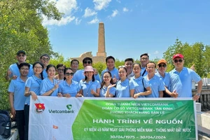 Vietcombank Tân Định tham gia hành trình về nguồn tại Cà Mau