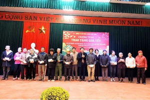 Công ty Cổ phần TNH99 Việt Nam - Trao gửi những món quà Tết ấm áp