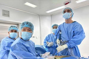 Phẫu thuật cột sống ít xâm lấn cho người cao tuổi: Vinmec Phú Quốc khẳng định năng lực điều trị chuyên sâu