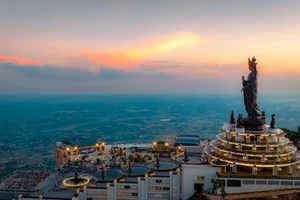 Khu du lịch núi Bà Đen ưu đãi đặc biệt nhằm tri ân ngày Nhà giáo Việt Nam