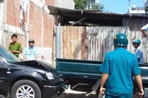 Ra lệnh bắt khẩn cấp chủ nhà sai phép tông xe đoàn kiểm tra