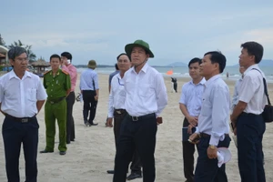 Bí thư Tỉnh ủy Bà Rịa-Vũng Tàu đi thị sát biển