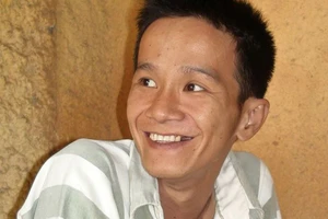 Nụ cười khó hiểu của nghi can giết cô gái xăm hoa hồng