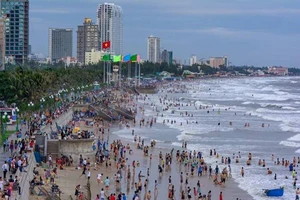 Vũng Tàu được tuyên dương vì làm sạch biển Bãi Sau