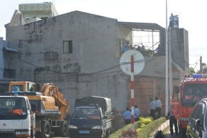 Đang cưỡng chế căn nhà án ngữ QL 51B ​