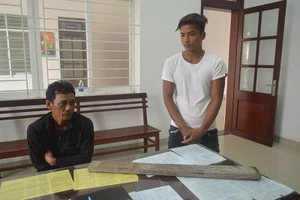 4 cha con kéo nhau đi trả thù rồi đâm nhầm người