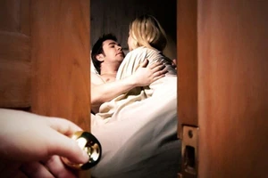 Khai trừ Đảng 1 cán bộ đăng ký kết hôn rồi cưới người khác