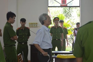 Xem xét khai trừ Đảng với ông Nguyễn Khắc Thủy dâm ô trẻ em