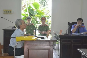 Chính thức thi hành án tù với Nguyễn Khắc Thủy dâm ô